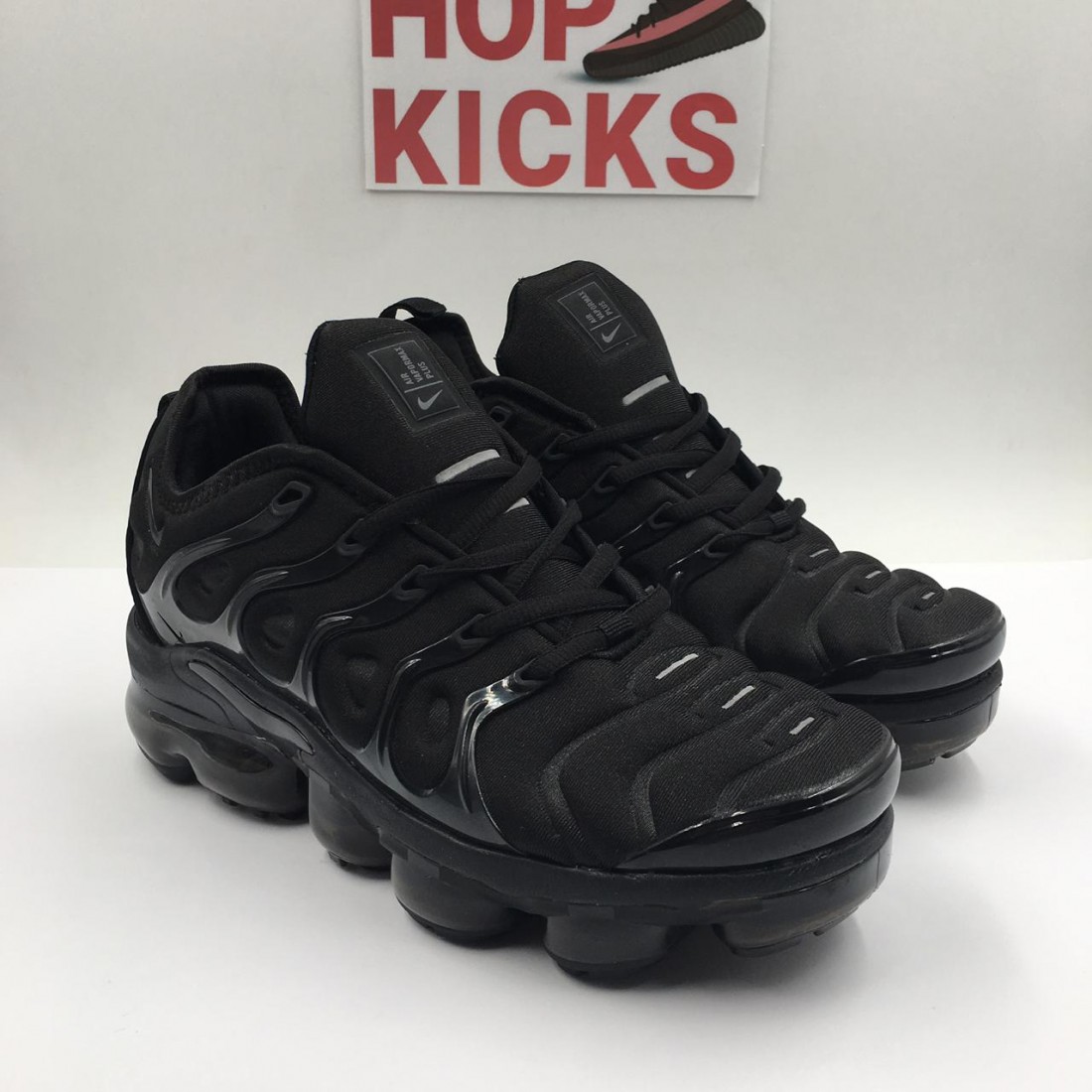 vapormax plus triple black